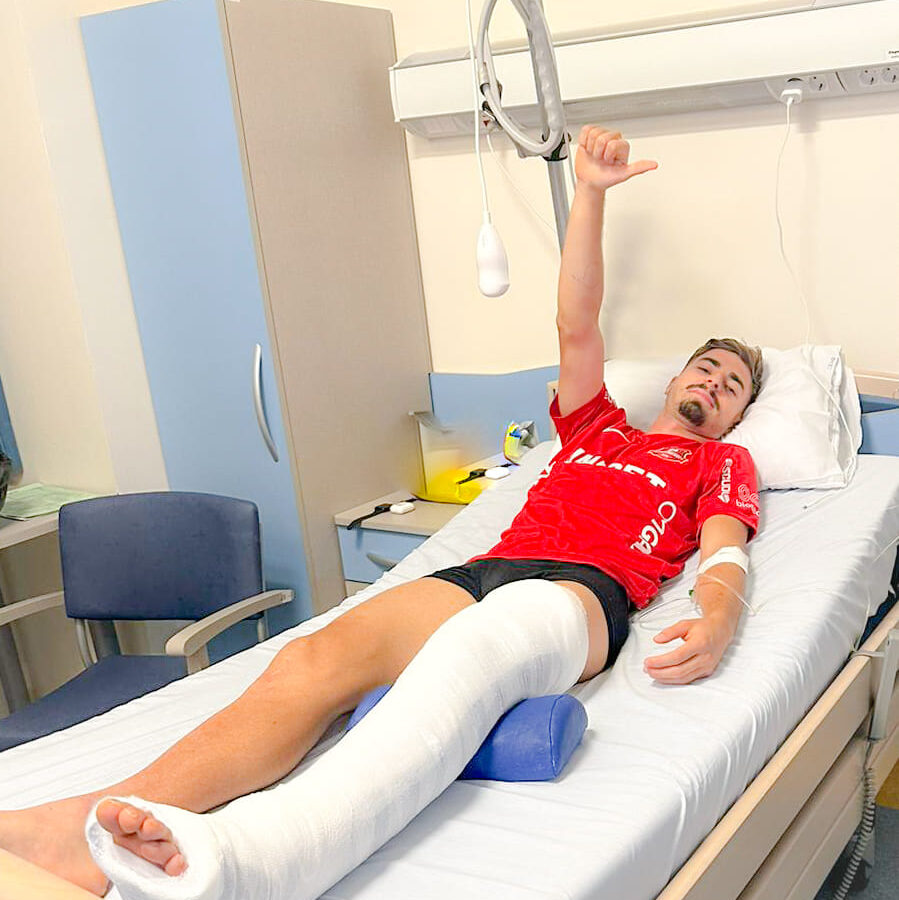 fotbalistul dragoș iancu are fractură deschisă la gleznă. va fi operat la cel mai bun spital din capitală