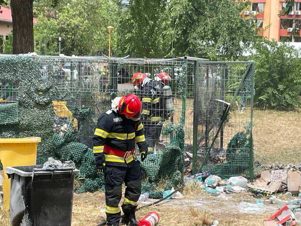 Containere de gunoi, incendiate pe strada Țiglari, din Sibiu