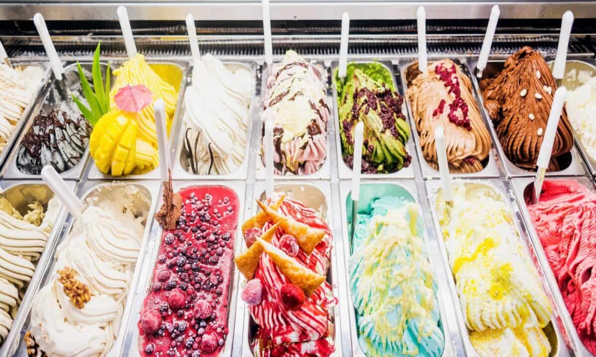 amenzi drastice după controalele de la gelateriile și covrigăriile din centrul sibiului. unii vindeau înghețată ”de fructe”, dar fără fructe
