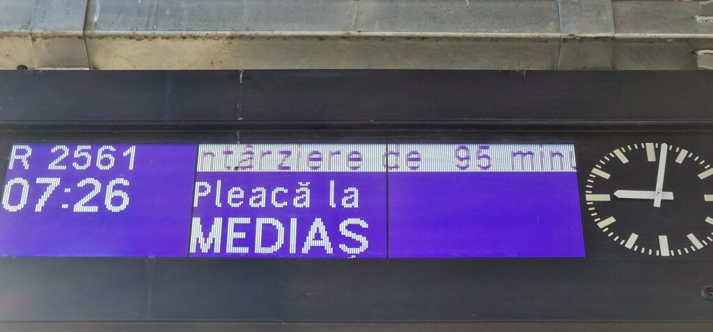 trenuri cu întârzieri de peste o sută de minute în gara sibiu din cauza grevei de avertisment la cfr călători