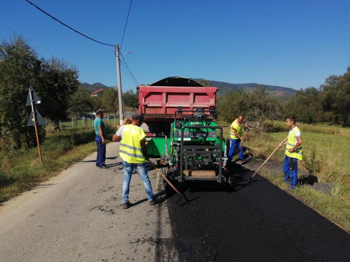 drumuri și poduri continuă lucrările de plombări pe mai multe drumuri din județul sibiu