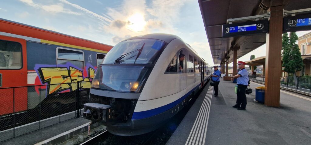 trenuri cu întârzieri de peste o sută de minute în gara sibiu din cauza grevei de avertisment la cfr călători