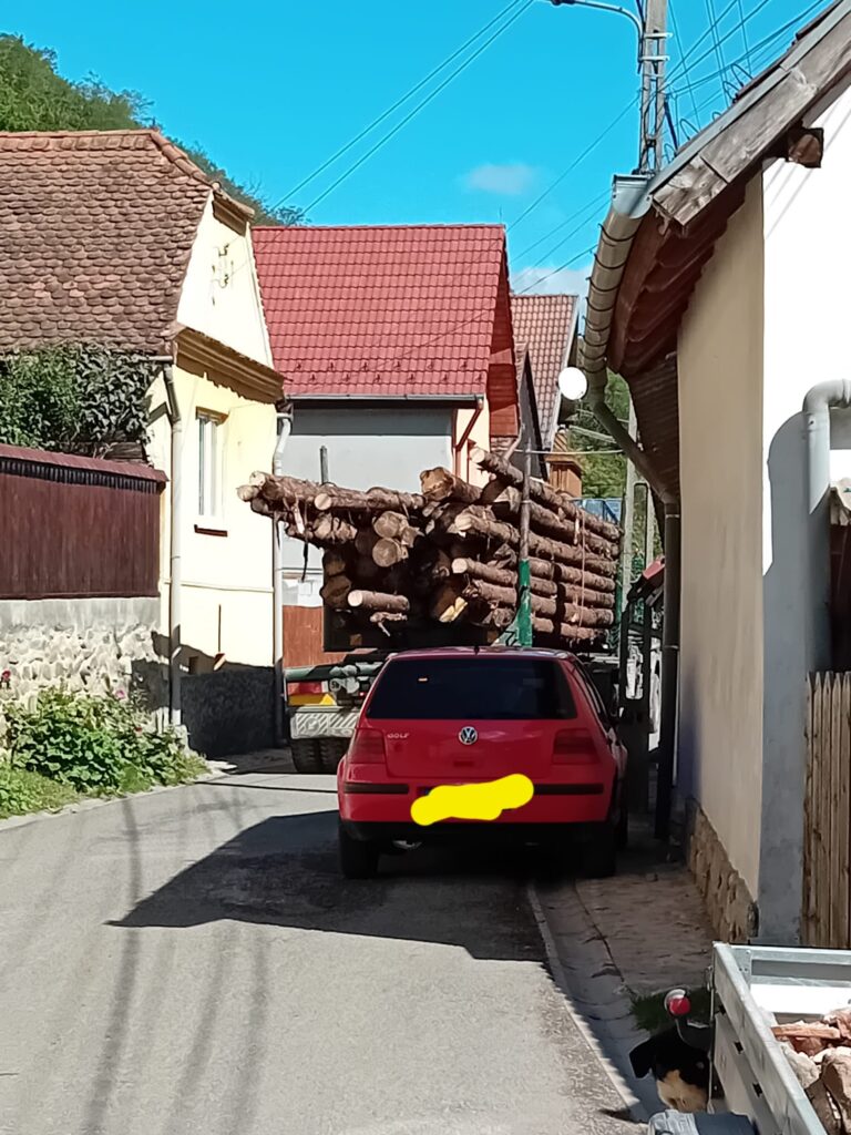 scandal între locuitorii din sibiel și șoferii camioanelor cu lemne. șeful ocolului silvic valea frumoasei: „parchează ostentativ” (foto, video)