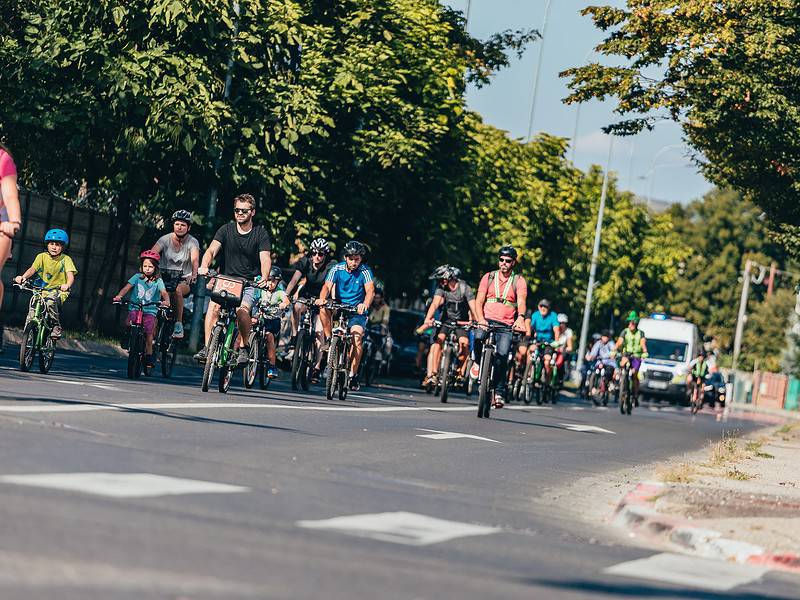 urban bike vă invită la ultimul tur de bicicletă din 2023. startul duminică la 15.30, din piața mare