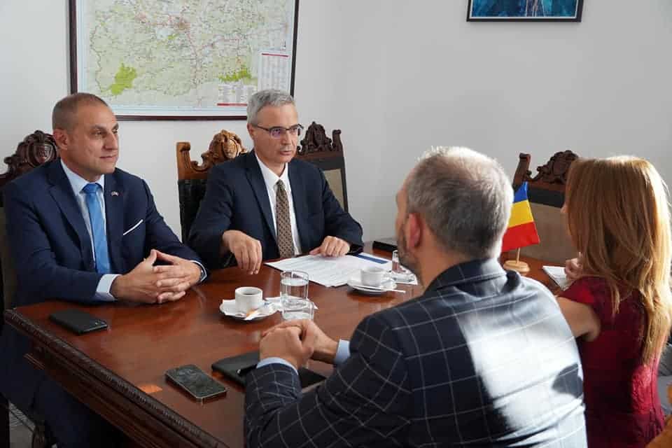 ambasadorul franței în românia, nicolas warnery, în vizită la consiliul județean sibiu (foto)