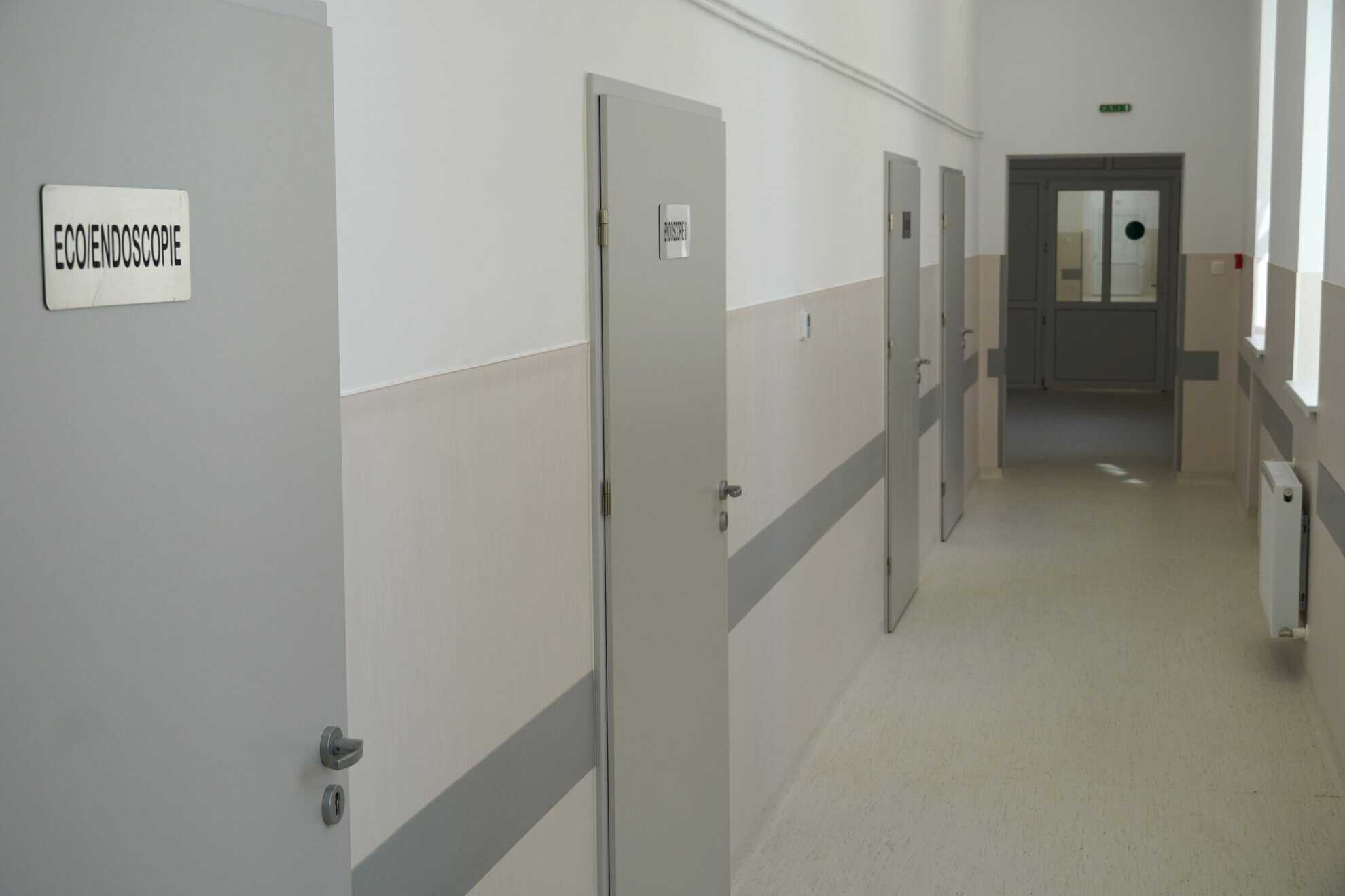 secția „chirurgie i” de la spitalul județean a fost modernizată. toate saloanele sunt climatizate și au acces direct la grupurile sanitare