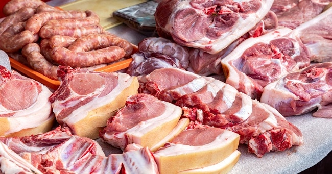 carnea de porc, tot mai scumpă și mai puțină. prețurile vor crește și mai mult până în decembrie