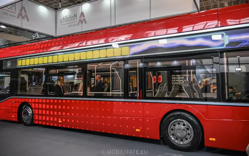 primele imagini de la bruxelles cu autobuzul electric produs la mediaș. design inspirat de la cel mai celebru autoturism românesc (foto)