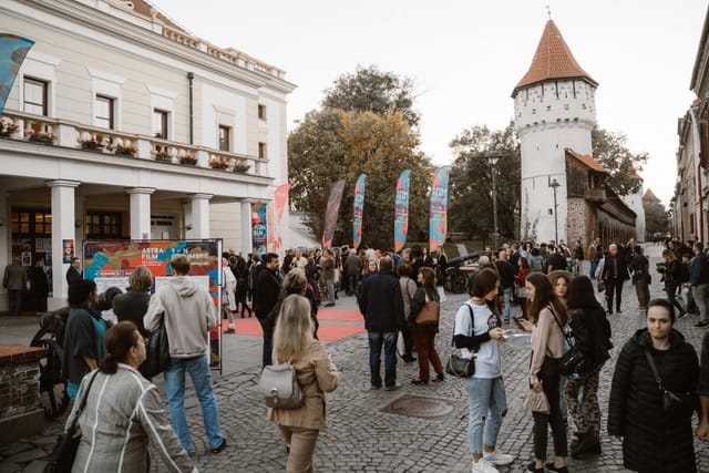 Ediția aniversară Astra Film Festival începe duminică la Sibiu cu un film despre Volodimir Zelenski