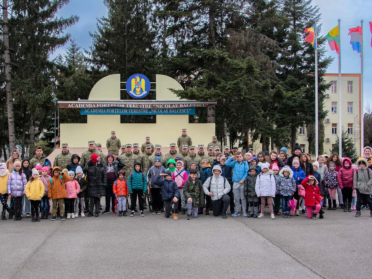 academia forțelor terestre din sibiu organizează ziua porților deschise. hai să descoperi lumea militară