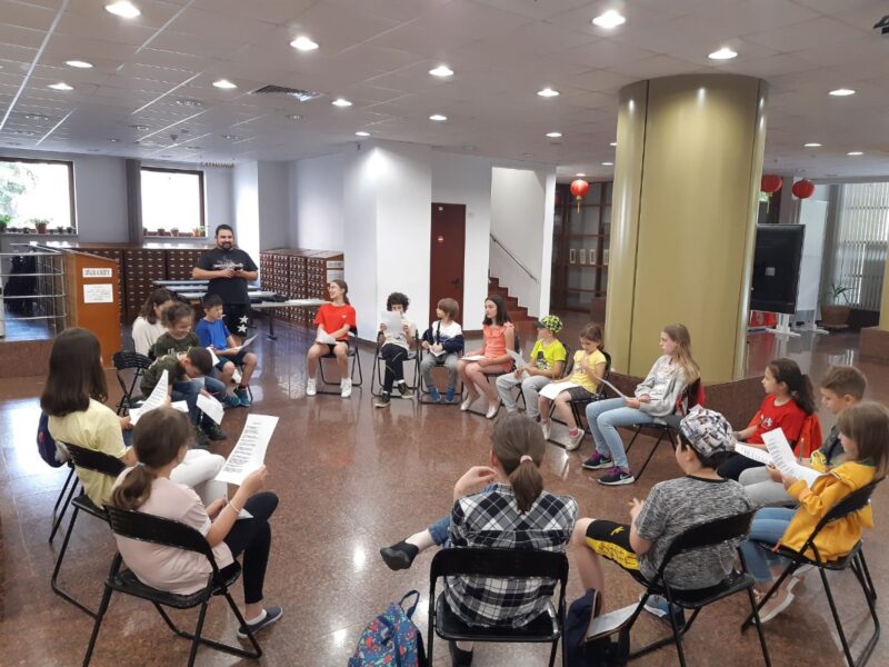 ateliere de dezvoltare personală prin actorie pentru copii și adolescenți, la biblioteca publică sibiană