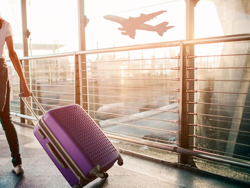 parlamentul european propune interzicerea taxării bagajelor de mână și pe locurile din avion