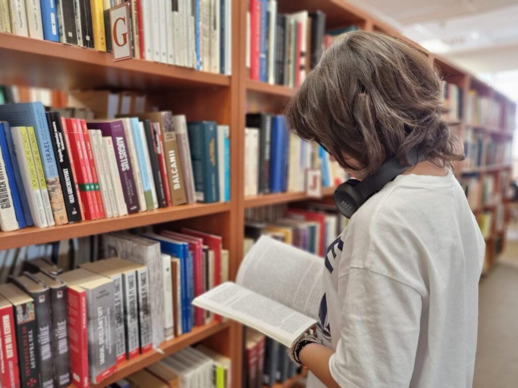 studenții citesc mai mult decât sibienii. la biblioteca ulbs, numărul solicitărilor pentru cărți a crescut cu peste cincizeci la sută