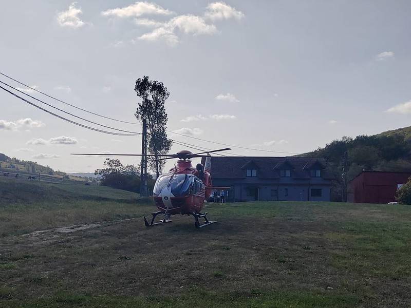 un bărbat a căzut de pe acoperișul unui grajd în satul prod. a fost dus la spital cu elicopterul (video, foto)