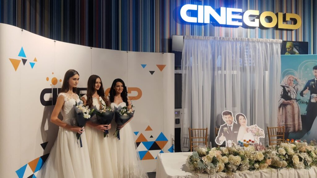 „nuntă” la cinegold sibiu. ansamblul cindrelul a făcut spectacol la premiera filmului „nuntă pe bani” (foto video)