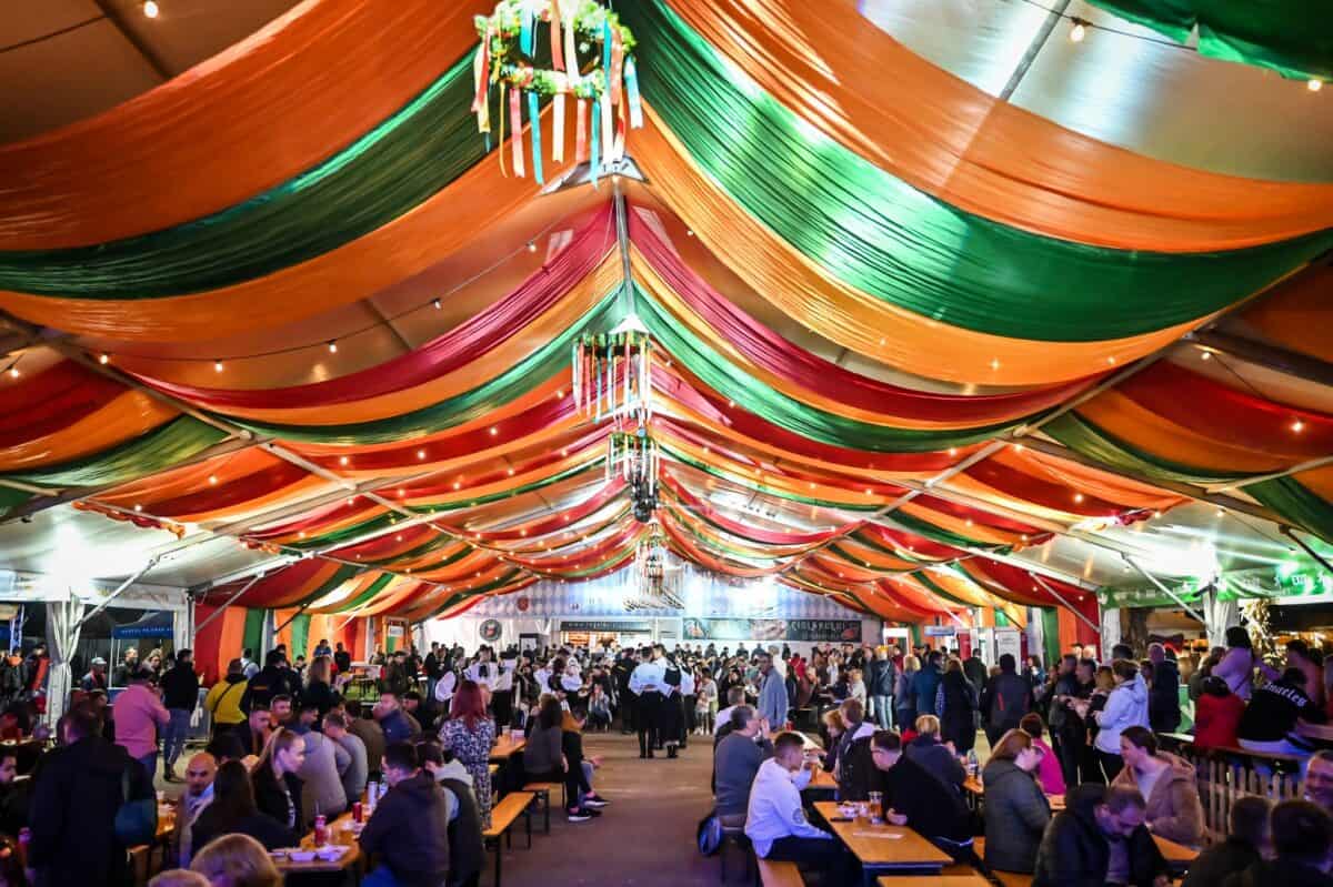 Atmosferă ca în Bavaria la Târgul Obor din Sibiu. A început Oktoberfest (video, foto)