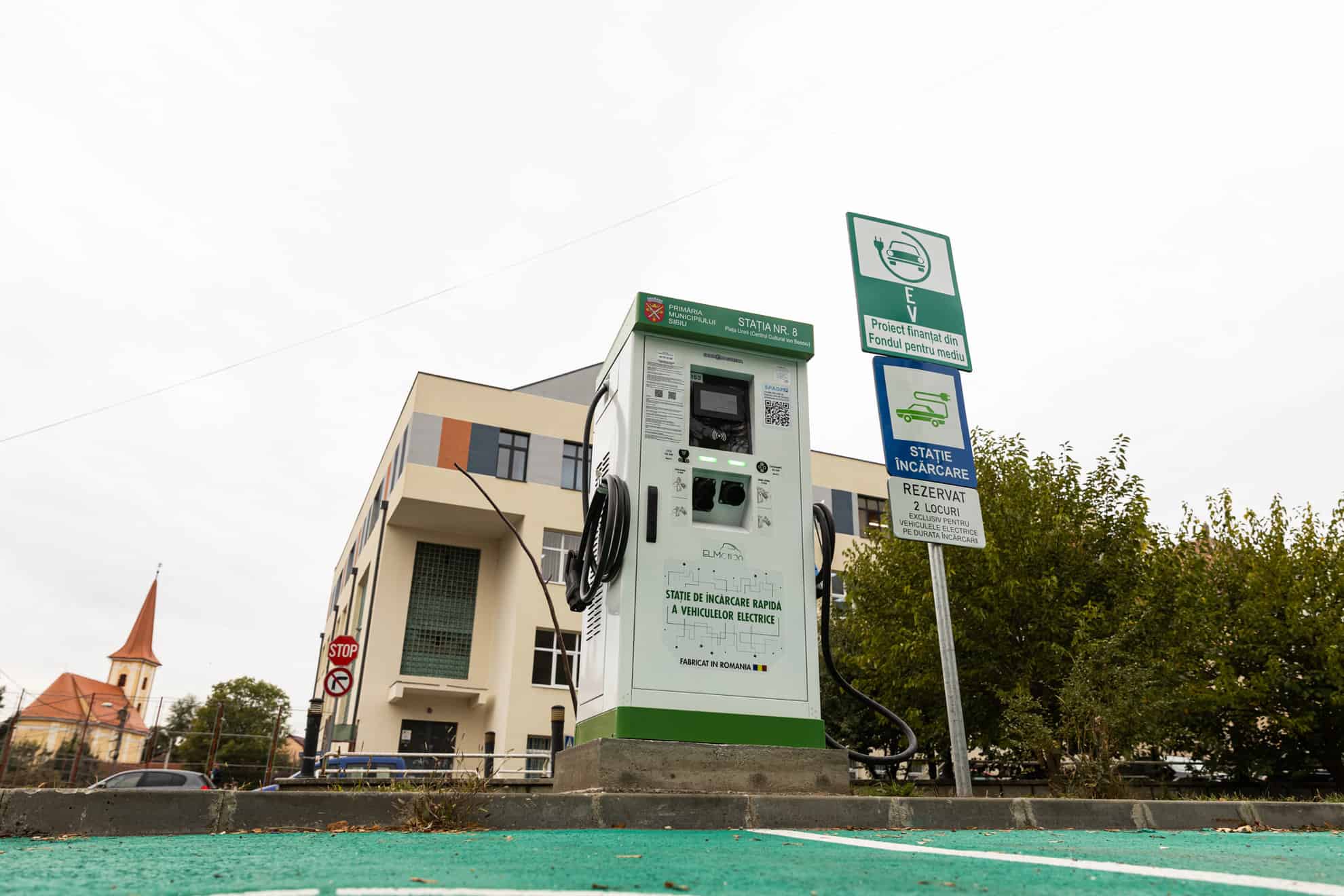primăria a instalat zece noi stații de încărcare pentru mașini electrice în sibiu (foto)