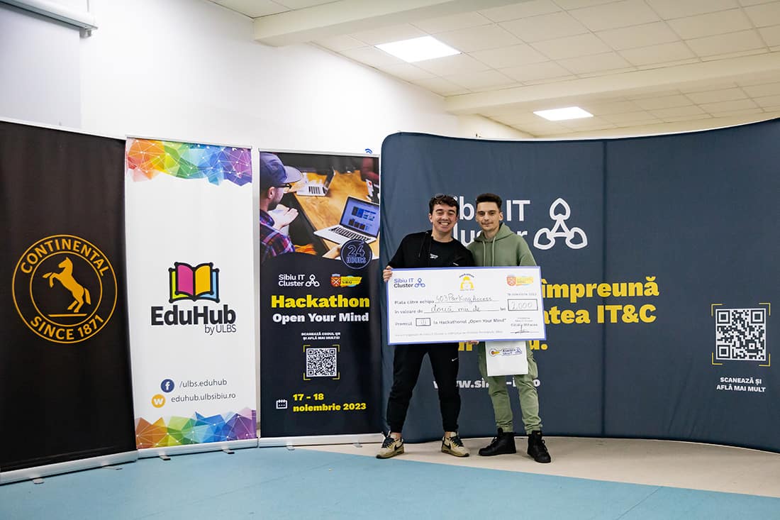 hackathonul „open your mind”, câștigat de doi elevi sibieni. au înființat o platformă inovatoare dedicată școlilor