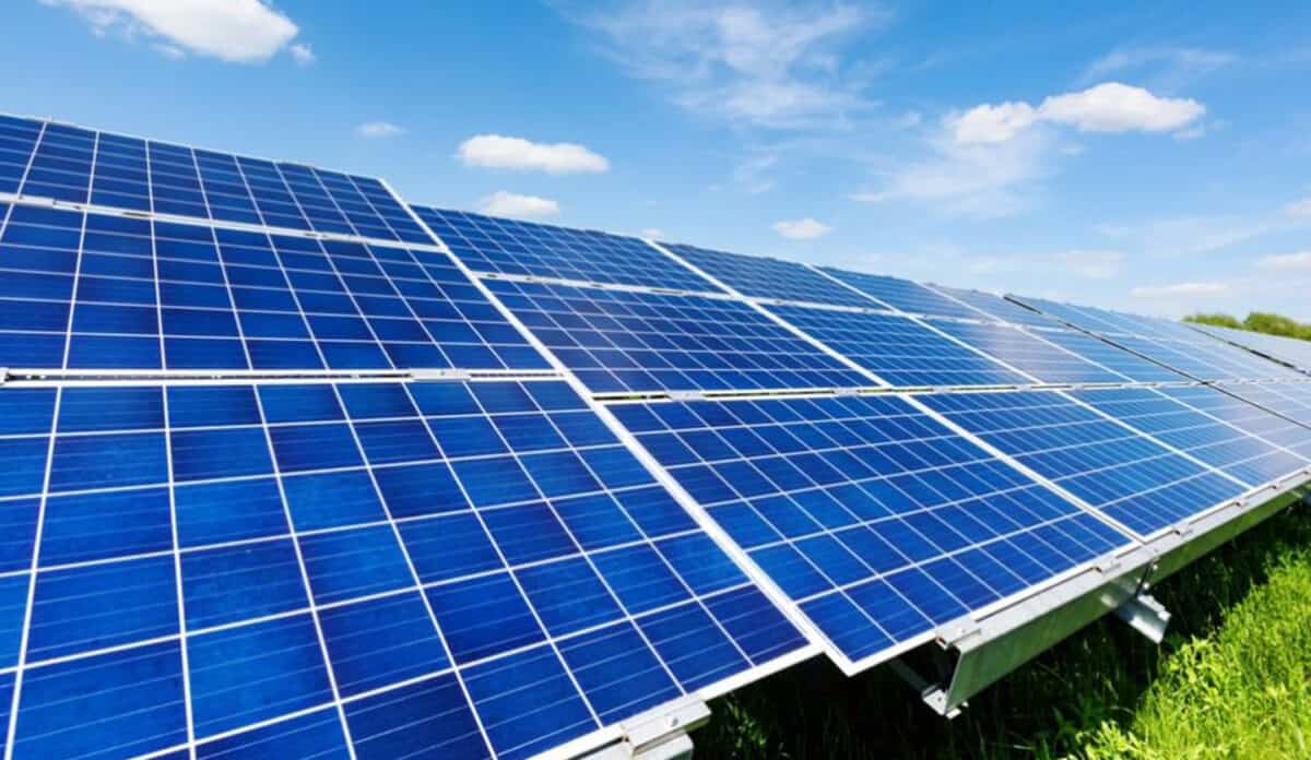 cinci scoli din sibiu au ratat sansa sa aiba panouri fotovoltaice din cauza unei licitatii contestate (video)