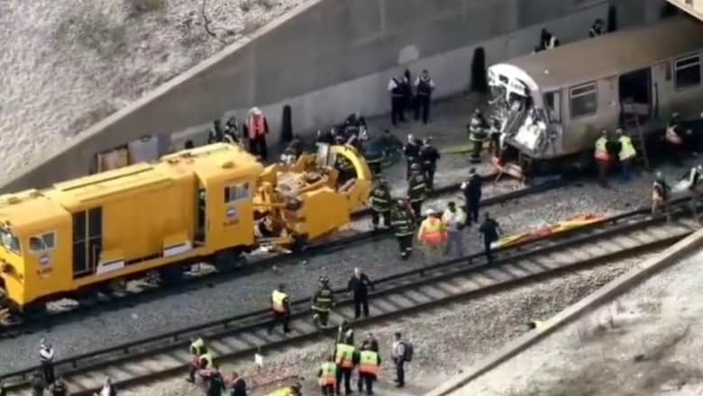 accident feroviar grav în chicago: un tren de călători s-a ciocnit cu un utilaj de deszăpezire (video)