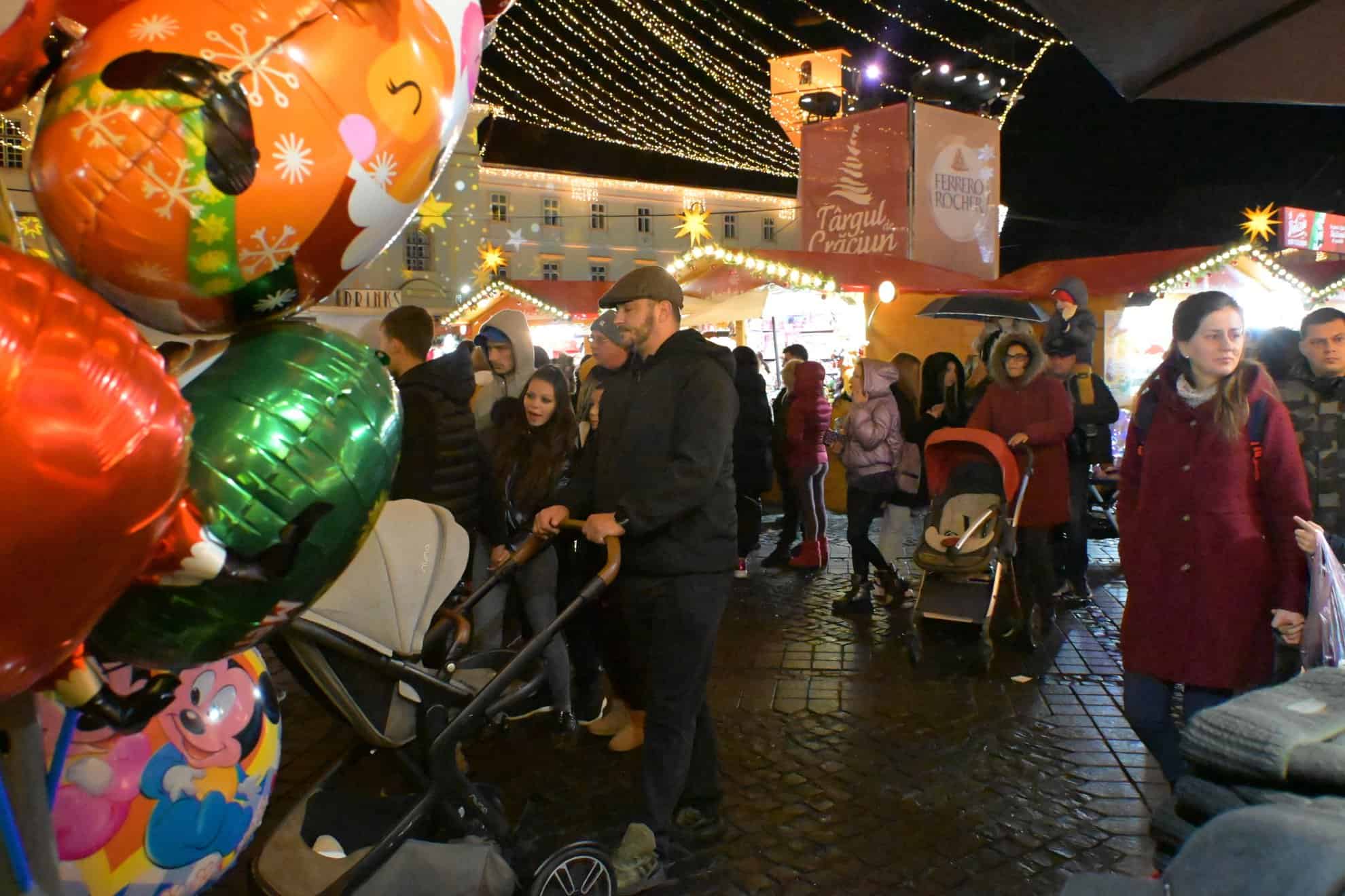 Imagini spectaculoase de la Târgul de Crăciun din Sibiu. Mii de vizitatori în seara deschiderii (video, foto)