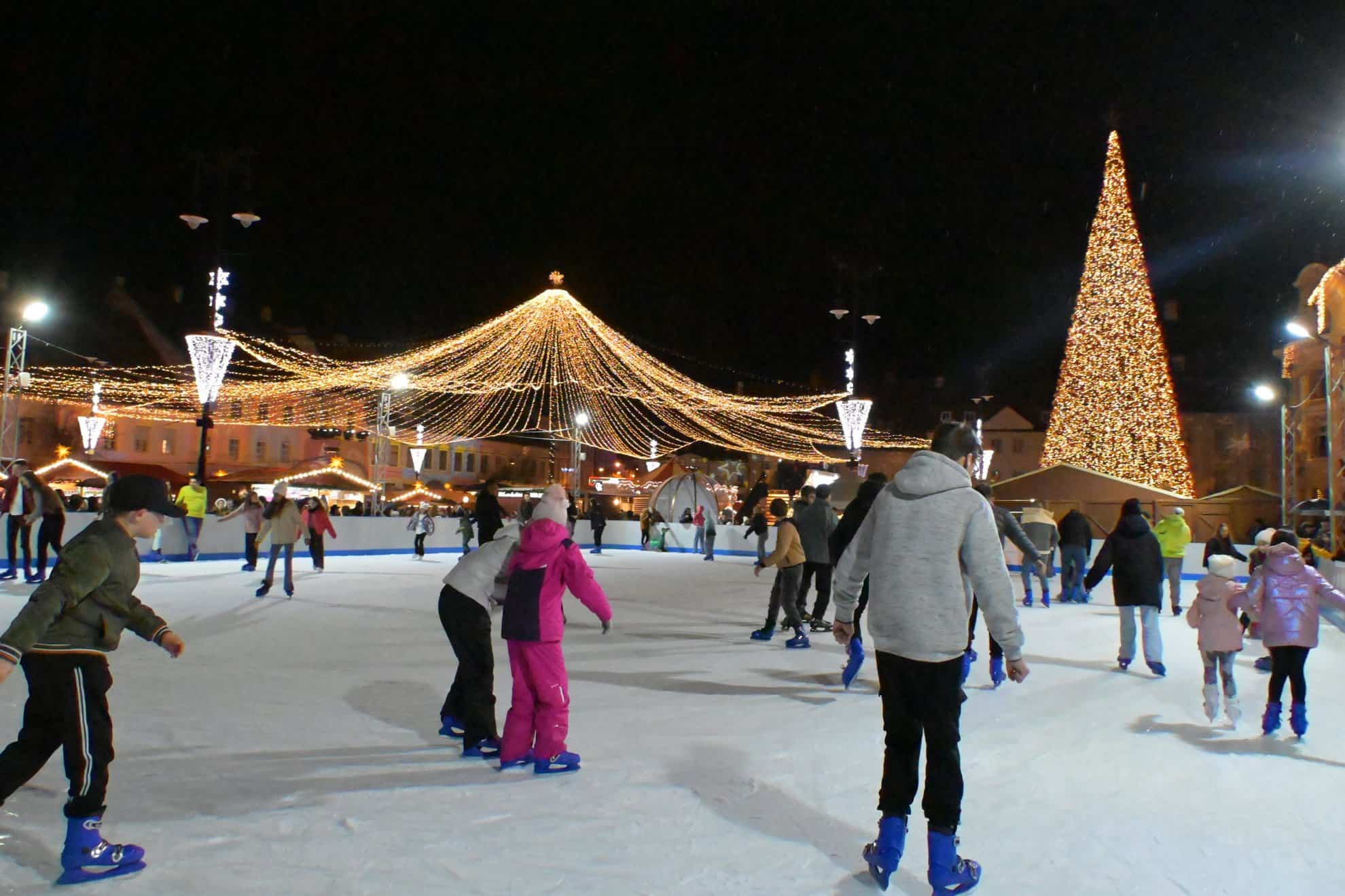 Imagini spectaculoase de la Târgul de Crăciun din Sibiu. Mii de vizitatori în seara deschiderii (video, foto)