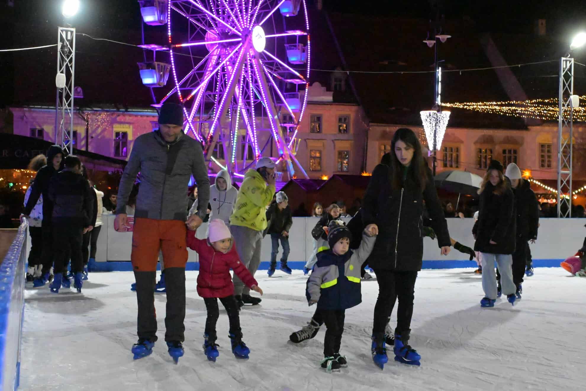 imagini spectaculoase de la târgul de crăciun din sibiu. mii de vizitatori în seara deschiderii (video, foto)