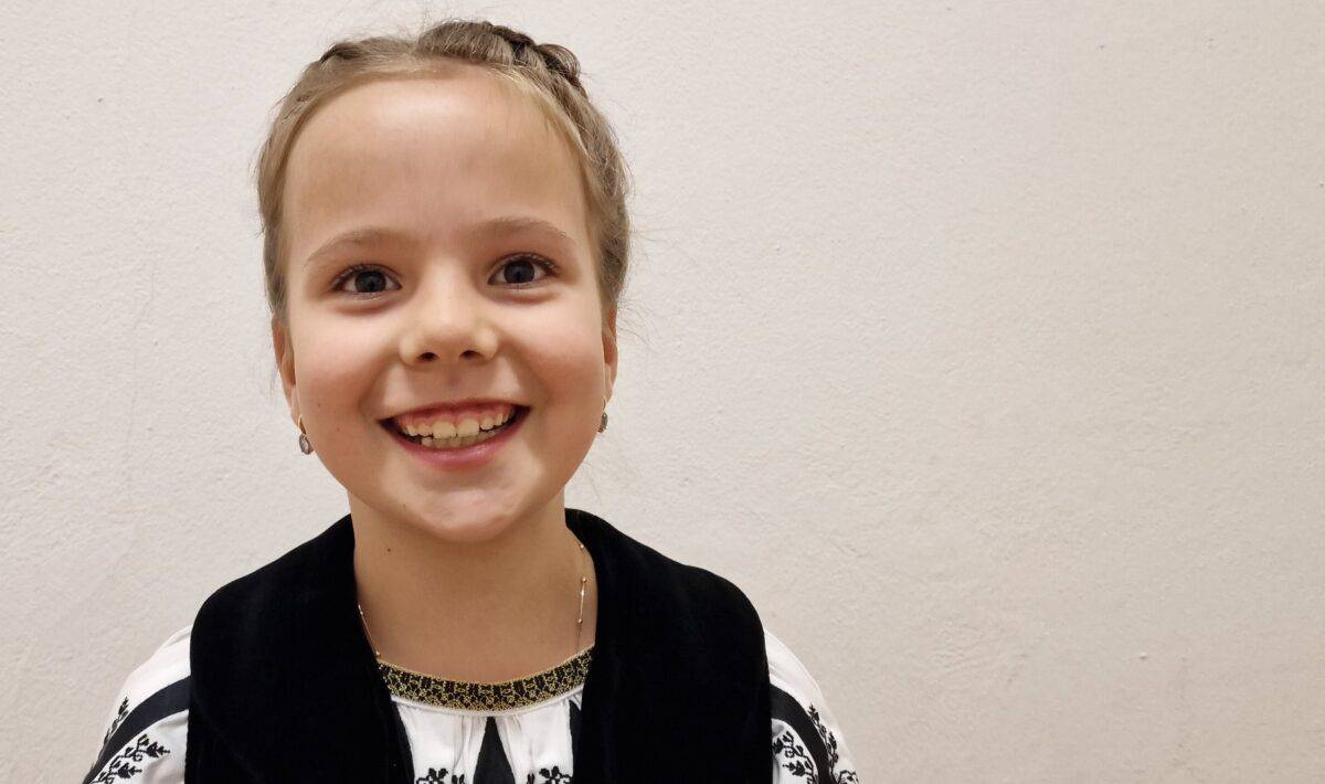 la doar 9 ani, fiica interpretei alina pinca este foarte talentată. amina, după spectacolul dedicat zilei naționale: „la mulți ani, românii mei!” (video)