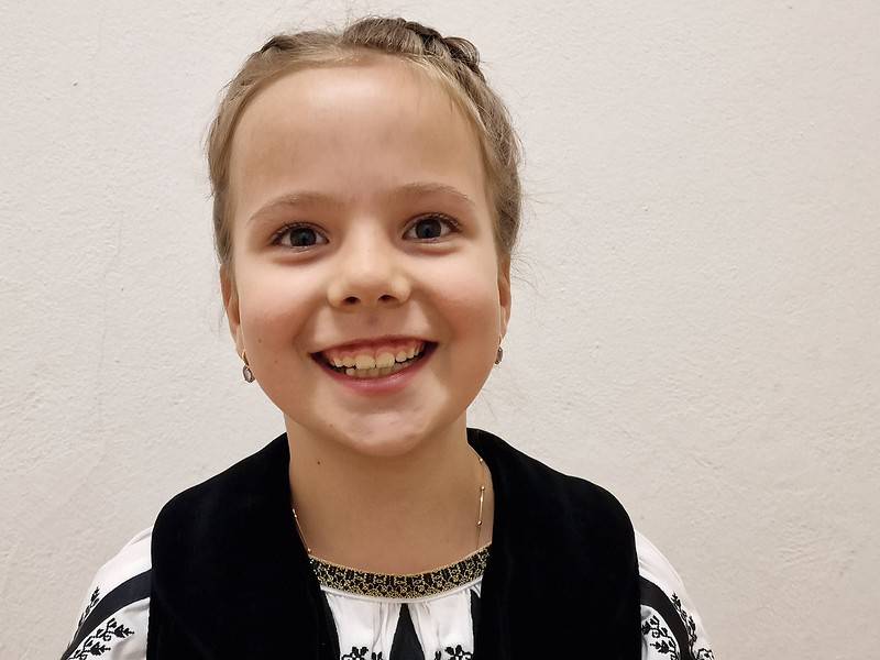 la doar 9 ani, fiica interpretei alina pinca este foarte talentată. amina, după spectacolul dedicat zilei naționale: „la mulți ani, românii mei!” (video)