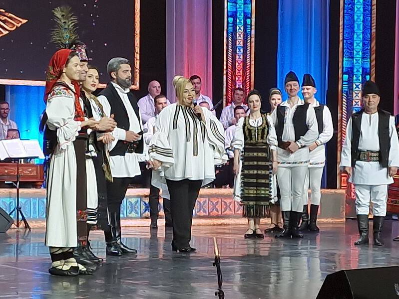 festivalul “ioan macrea" a debutat cu spectacole sold out. sute de sibieni au aplaudat în picioare "dragostea şi dorul" (video)