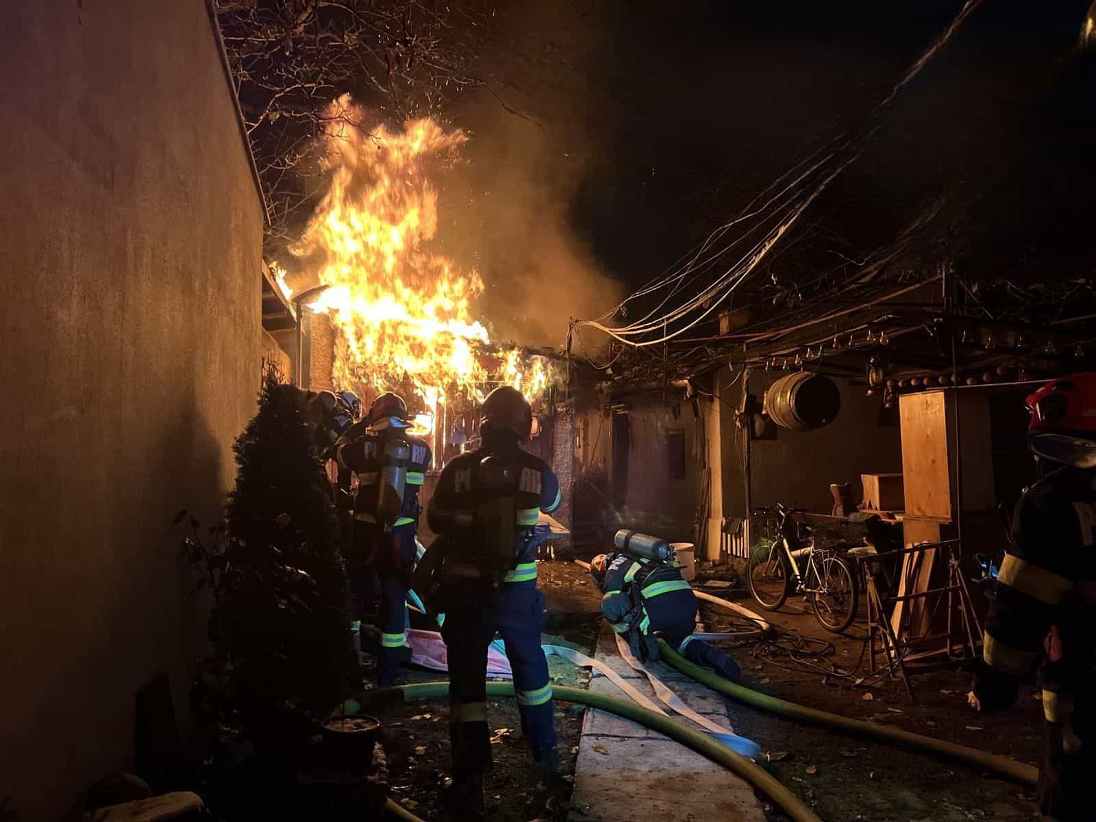 incendiu pe strada eroilor din sibiu. bărbat cu arsuri pe corp, dus la spital (foto)