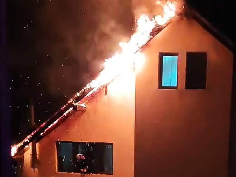 incendiu puternic la un apartament din cartierul ștrand. locatarii s-au panicat (video)