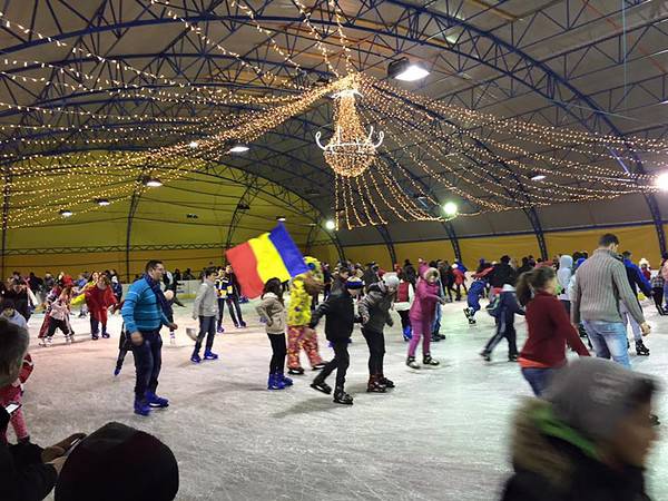 Patinoarele din Sibiu și prețurile. Brambura Park și Piața Mare, printre opțiunile cele mai bune