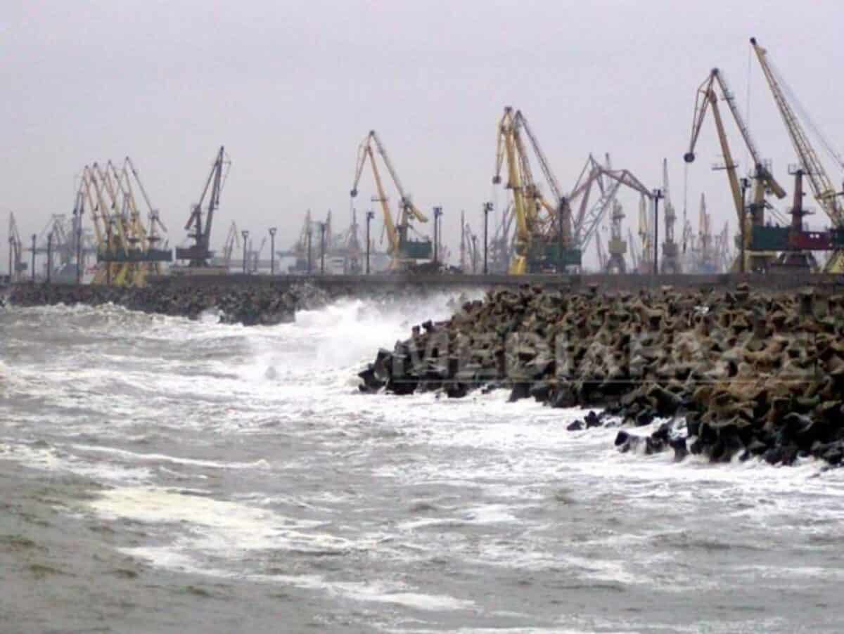 porturile de la malul mării negre, închise din cauza vântului puternic
