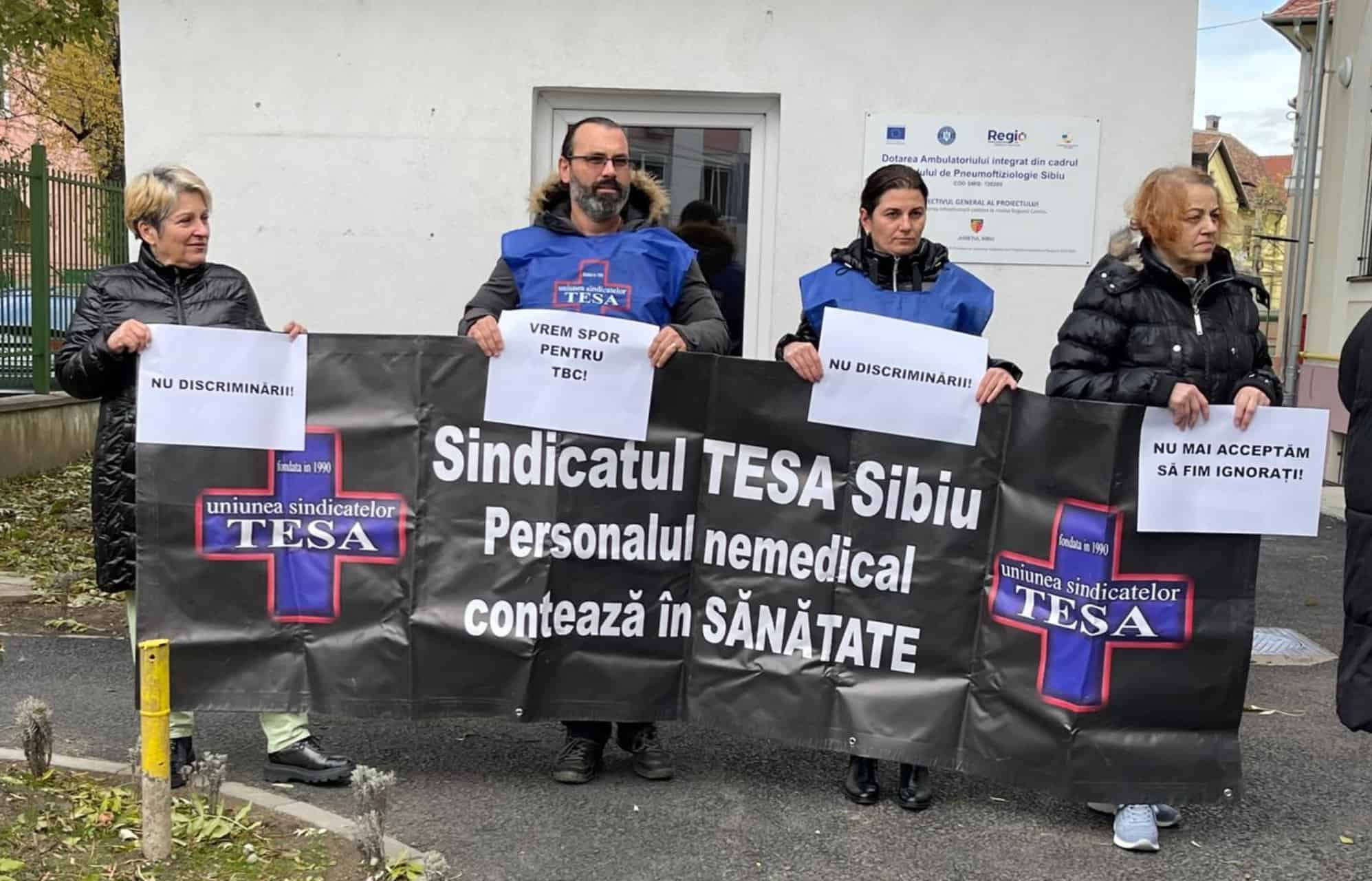 personalul nemedical din spitale protestează la sibiu. „vrem să înceteze discriminarea” (video, foto)