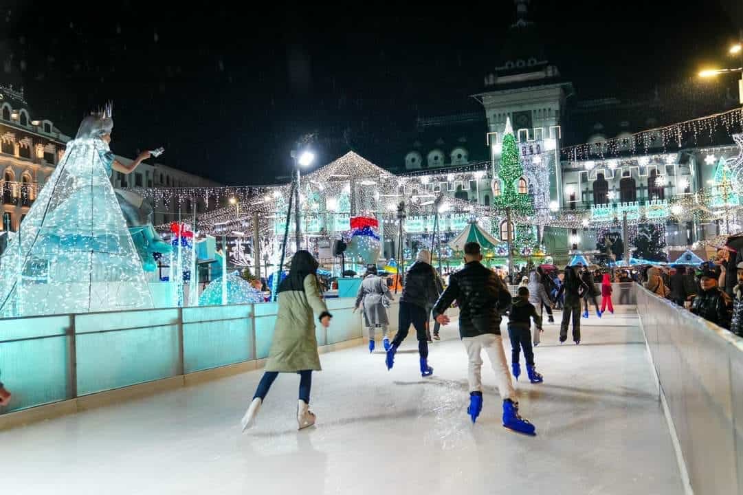 s-a deschis târgul de crăciun din craiova. oltenii se mândresc cu o roată panoramică adusă din olanda (foto)