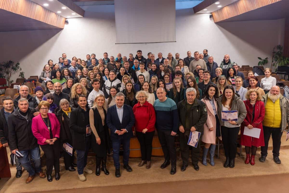 Voluntarii medieșeni premiați la Primăria Mediaș (foto)