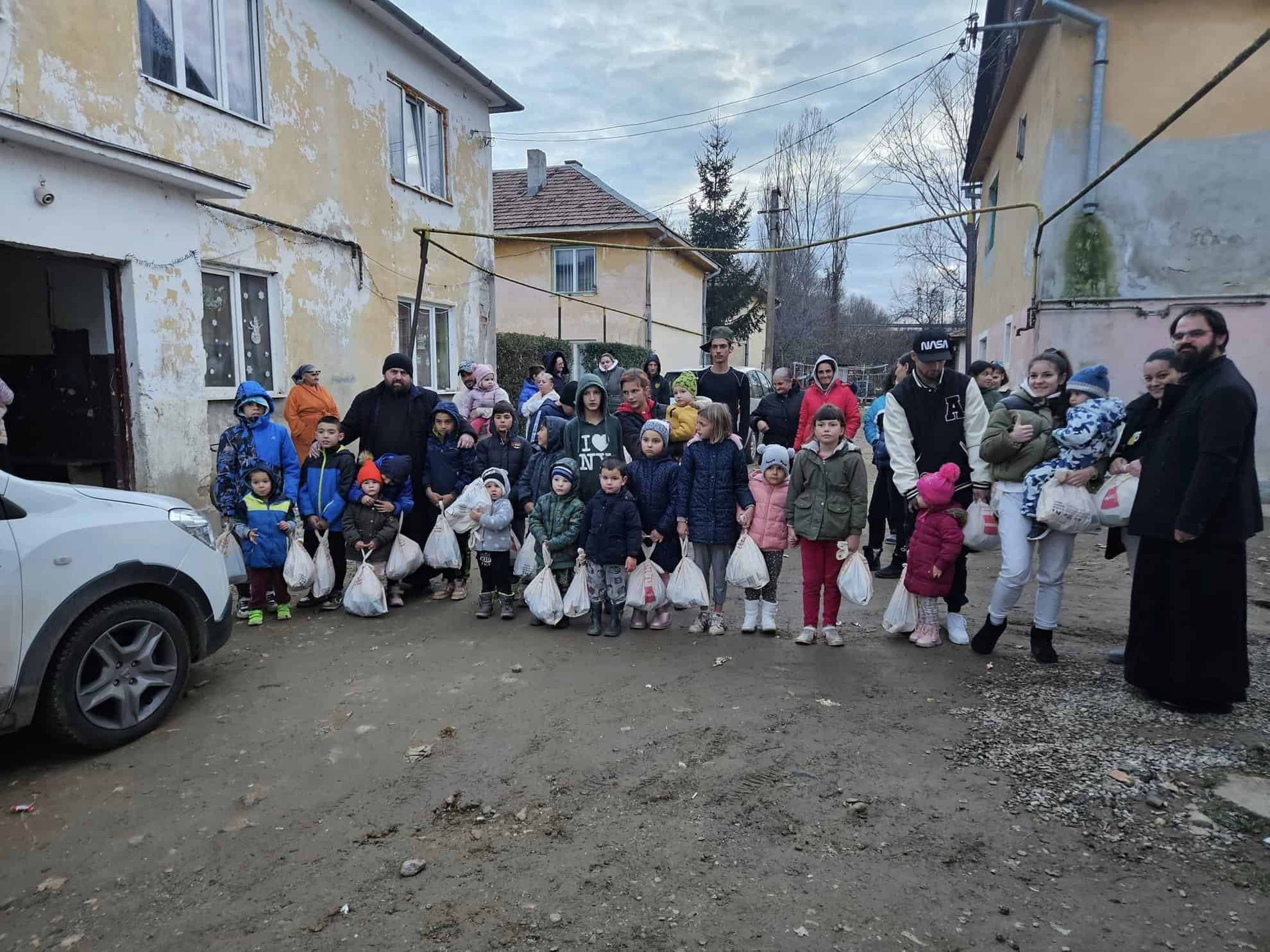 biserica ortodoxă din cisnădie a oferit daruri copiilor defavorizați de sfântul nicolae (foto)