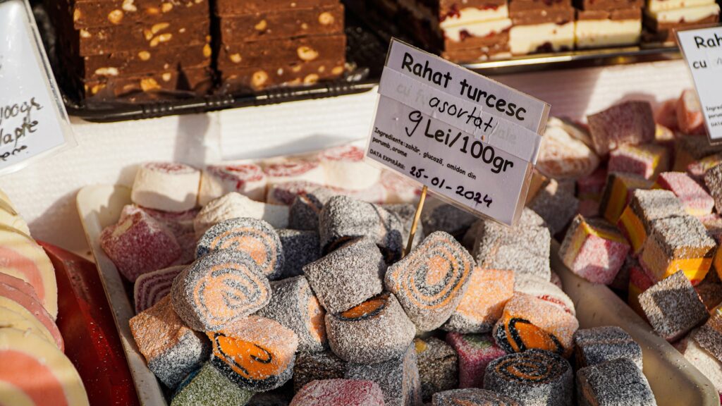 atracțiile și prețurile târgului de crăciun sibiu. artă, dulciuri, globuri sau căciuli, pentru gusturile oricui (reportaj video)