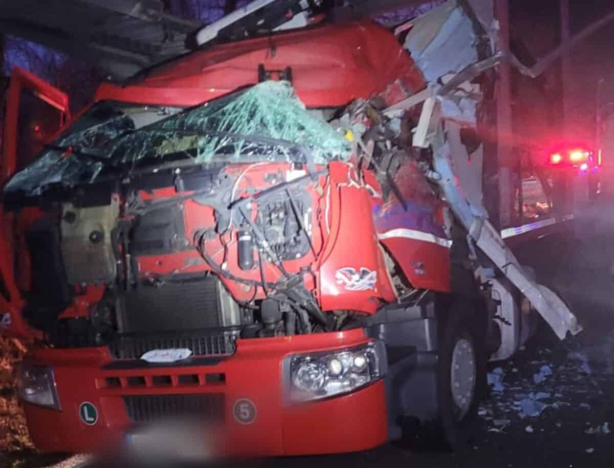 accident grav la câineni pe valea oltului. sibian încarcerat, dus la spital