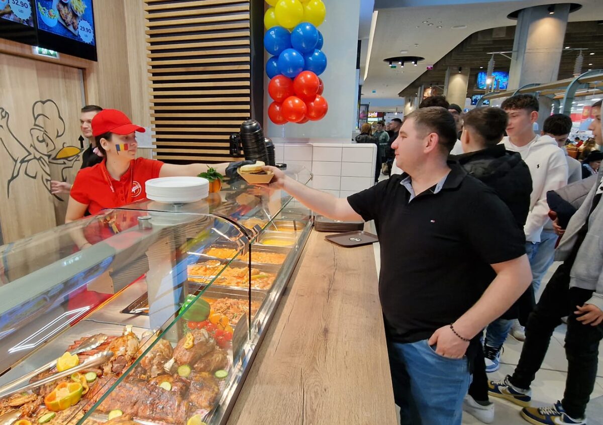 Papa’s face cinste cu fasole și cârnați de Ziua Națională. Nu rata un 1 Decembrie în stil tradițional la Promenada Mall