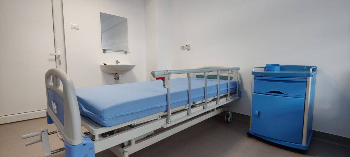 paturi noi pentru mai multe secții din spitalul județean. investiție de aproape 400.000 de lei