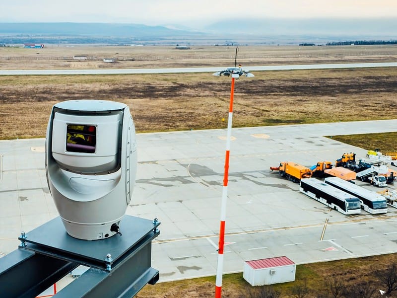aeroportul din sibiu are cea mai performantă cameră cu termoviziune din românia. a costat 1 milion de euro