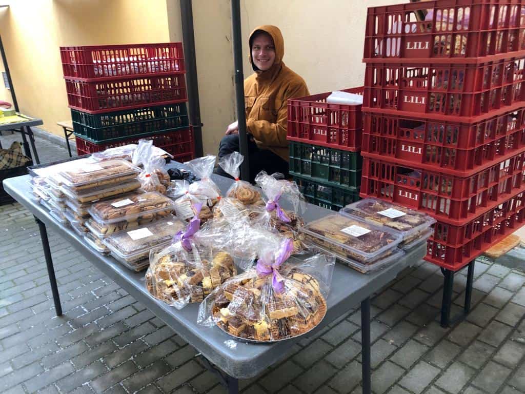 pâine de casă, gogoși, miere și produse tradiționale, vineri la piața volantă de la consiliul județean sibiu