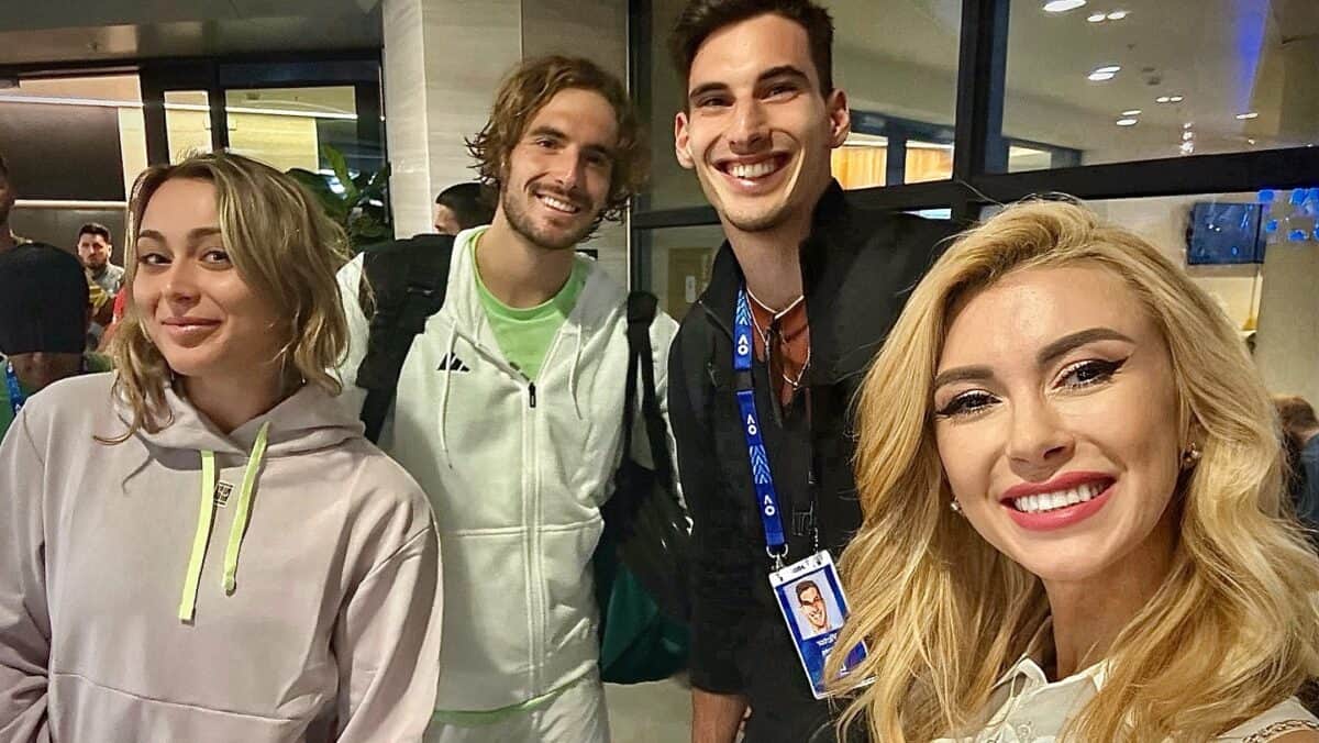 Sibianul Victor Cornea colecționează poze înainte de Australian Open. Selfie alături de iubita sa, cu Paula Badosa și Stefanos Tsitsipas