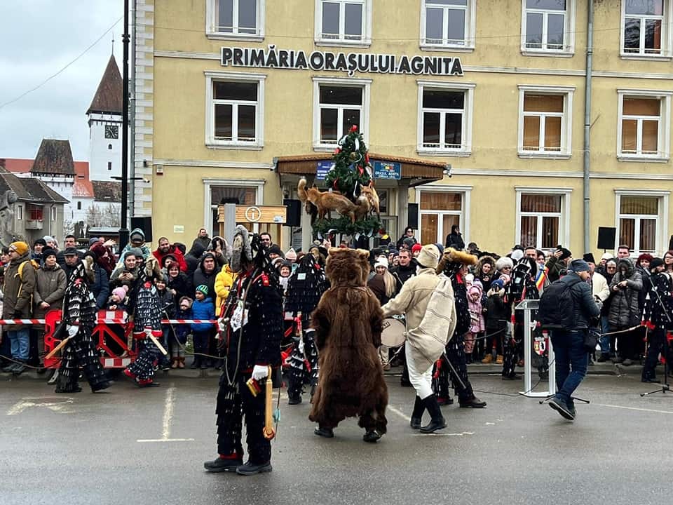 Sute de lole au animat duminică, Agnita. Tradiție de peste 150 de ani (foto, video)