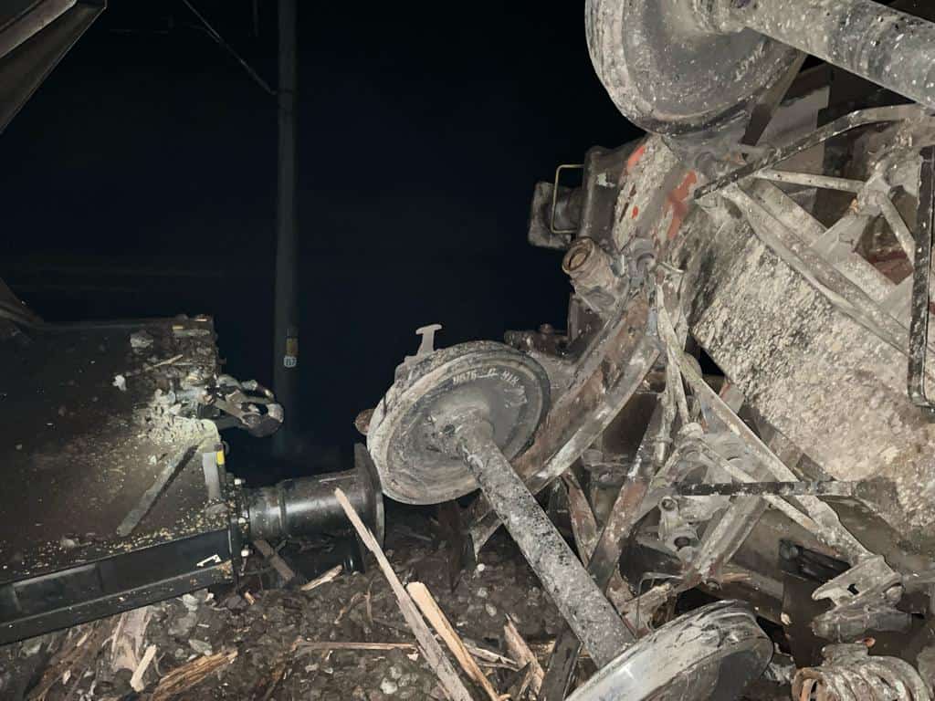 accident feroviar între craiova și caracal. zeci de vagoane răsturnate (foto)
