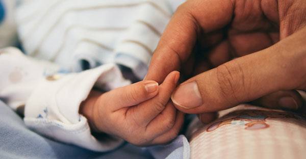 peste 400 de mame defavorizate din sibiu au primit tichete sociale pentru îngrijirea nou-născuților