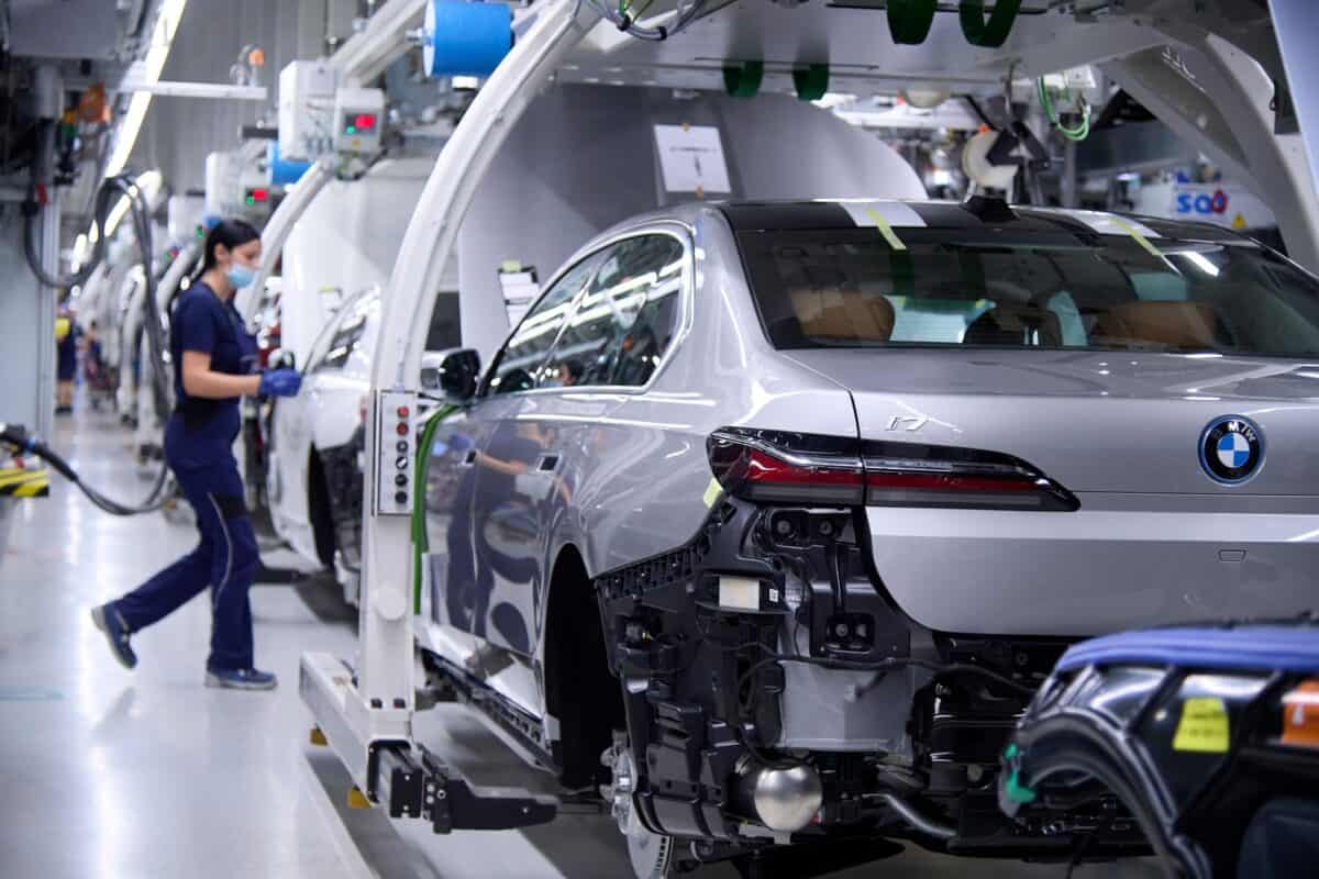 BMW transformă uzina de la Munchen în fabrică de mașini electrice