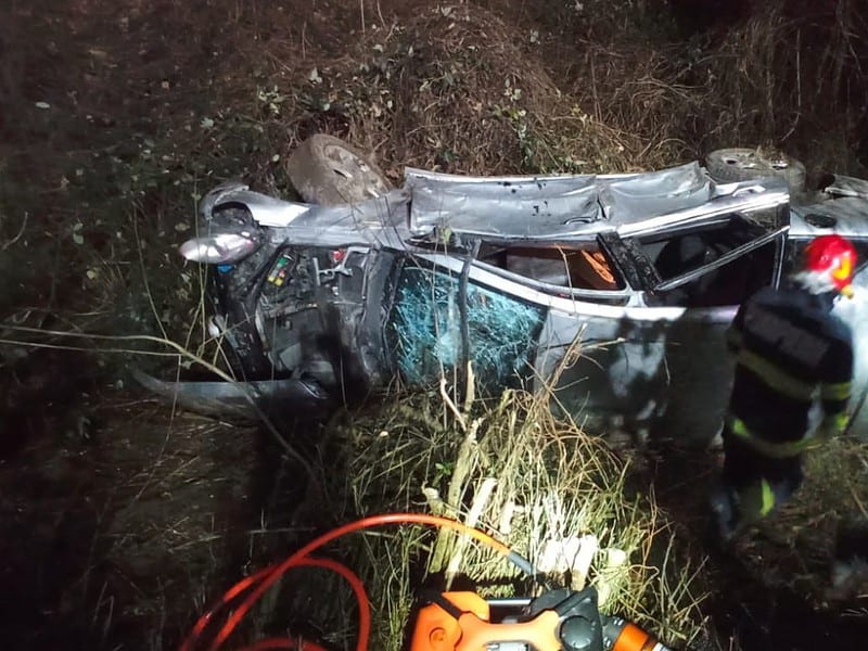 accident cu 6 victime pe dn1 la hula bradului. șoferul mașinii a pierdut controlul și s-a răsturnat (foto)